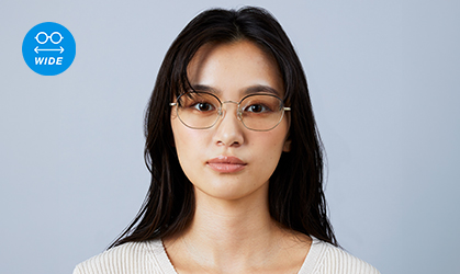 女性のメガネ装着イメージ